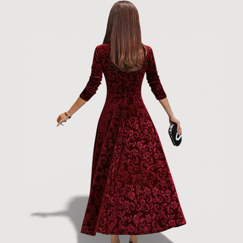 Lola – Elegant Velvet Dress
